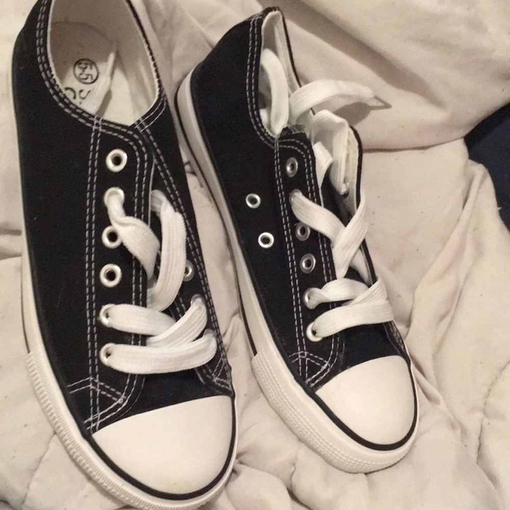 Black and white converse